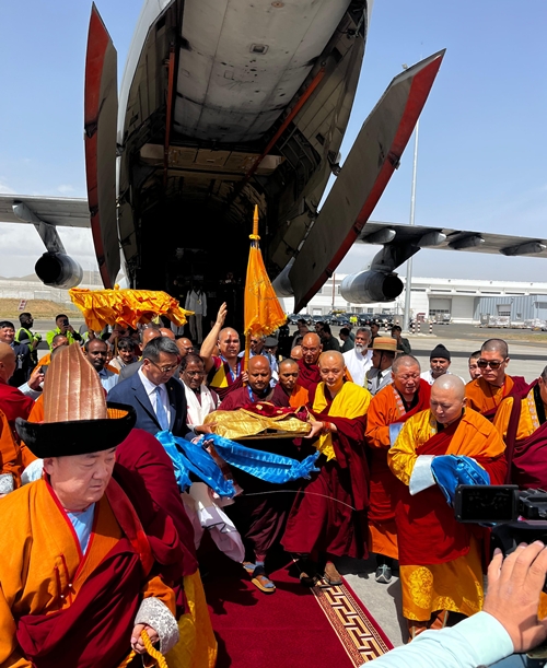Indian Air Force airlifts sacred relics of Lord Buddha to Mongolia
