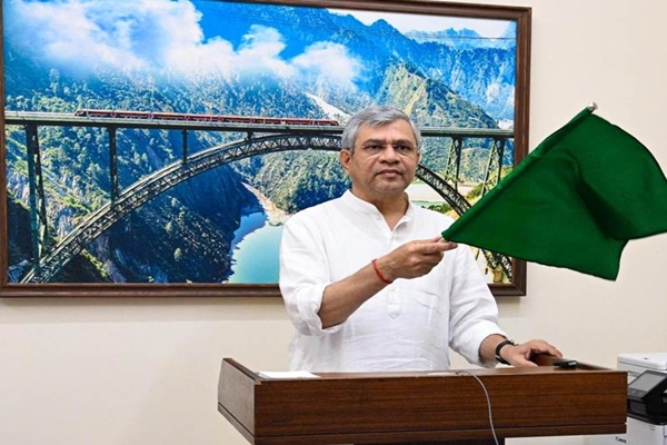 Railway Minister Ashwini Vaishnaw Virtually Flags Off Bengaluru–Mumbai Express Train