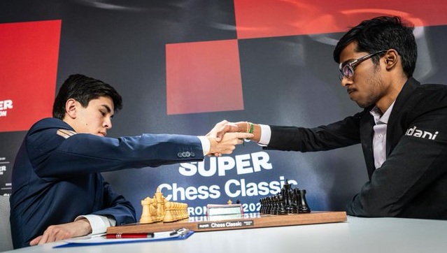 भारतीय ग्रैंडमास्टर आर प्रग्नानंद ने सुपरबेट शतरंज क्लासिक रोमानिया 2026 के दूसरे दौर में पहली जीत दर्ज की