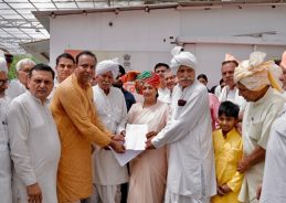 Delhi CM Rekha Gupta interacts with farmers at Mukhyamantri Janseva Sadan