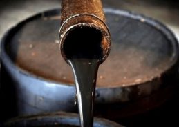 लाल सागर में हमलों के बीच ब्रेंट क्रूड की कीमत 100 डॉलर प्रति बैरल के पार