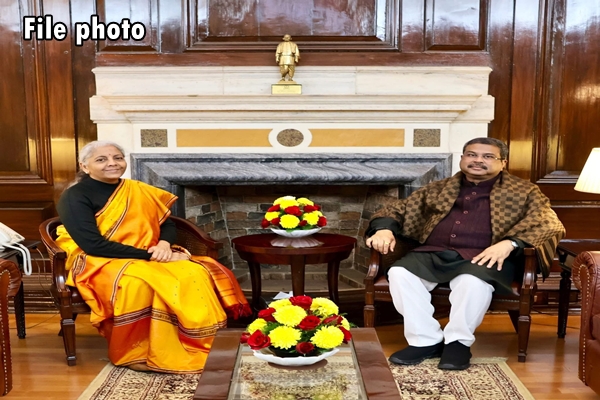 केंद्रीय शिक्षा मंत्री धर्मेंद्र प्रधान ने वित्त मंत्री निर्मला सीतारामन से की मुलाकात