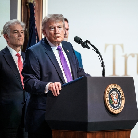 Presiden Trump says US is close to reaching nuclear agreement with iran; Warns of military action if talks fail