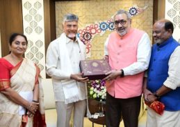 Union Minister Giriraj Singh reviews textile, handloom and sericulture initiatives in Andhra Pradesh
