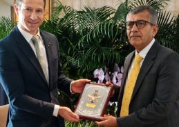 Defence Secretary Rajesh Kumar Singh interacts with Defence Ministers of New Zealand & Singapore on the sidelines of IISS ShangriLa Dialogue 2026