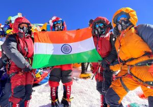 भारत-तिब्‍बत सीमा पुलिस के पहले महिला दल ने माउंट एवरेस्ट पर सफलतापूर्वक चढ़ाई की