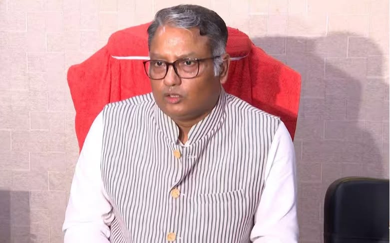 রাজ্য সরকার কলেজগুলিতে আসন বিক্রির চক্রান্ত রুখতে কড়া পদক্ষেপ নিয়েছে।