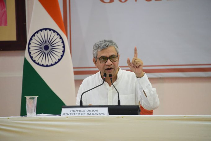 দেশের সরকারি সম্প্রচার ব্যবস্থাকে আরও আধুনিক, গতিশীল এবং জনমুখী করে তুলতে কেন্দ্রীয় সরকার তরুণ প্রজন্মের ভাবনাকে বিশেষ গুরুত্ব দিতে চায়।