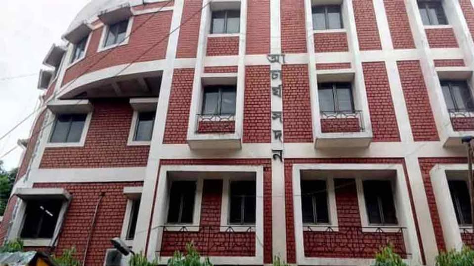 তীব্র গরমের জন্য স্কুলের সময় পরিবর্তন করার অনুমতি দিয়েছে শিক্ষা দফতর।