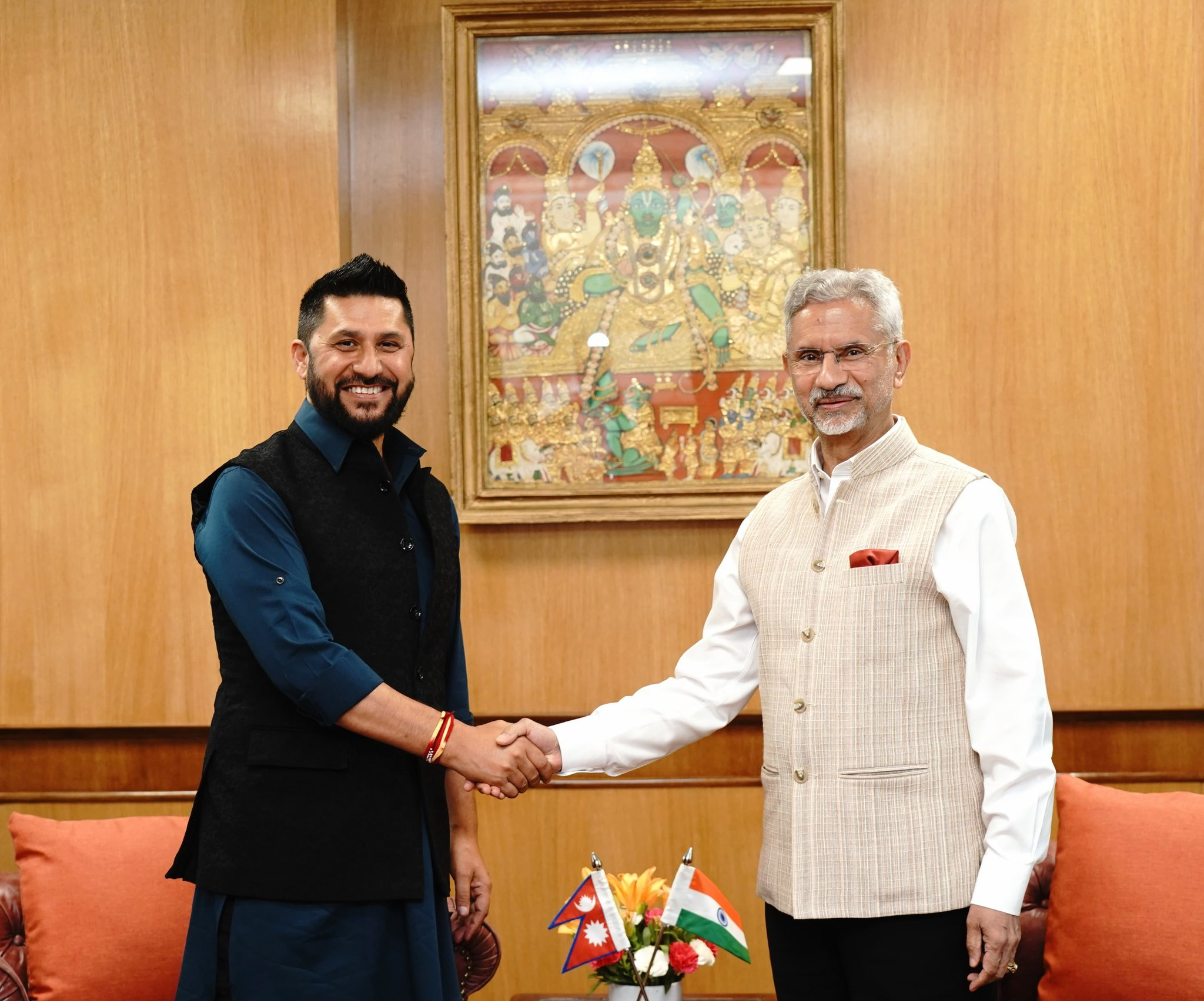 বিদেশ মন্ত্রী ডঃ এস জয়শঙ্কর আজ নতুনদিল্লিতে নেপালের ক্ষমতাসীন দল রাষ্ট্রীয় স্বতন্ত্র পার্টির চেয়ারপার্সন রবি লমিছানে এবং তাঁর প্রতিনিধিদলের সঙ্গে সাক্ষাৎ করেছেন।