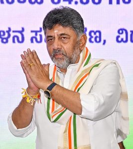 कांग्रेस के वरिष्ठ नेता डी.के. शिवकुमार आज दोपहर कर्नाटक के मुख्यमंत्री पद की शपथ लेंगे