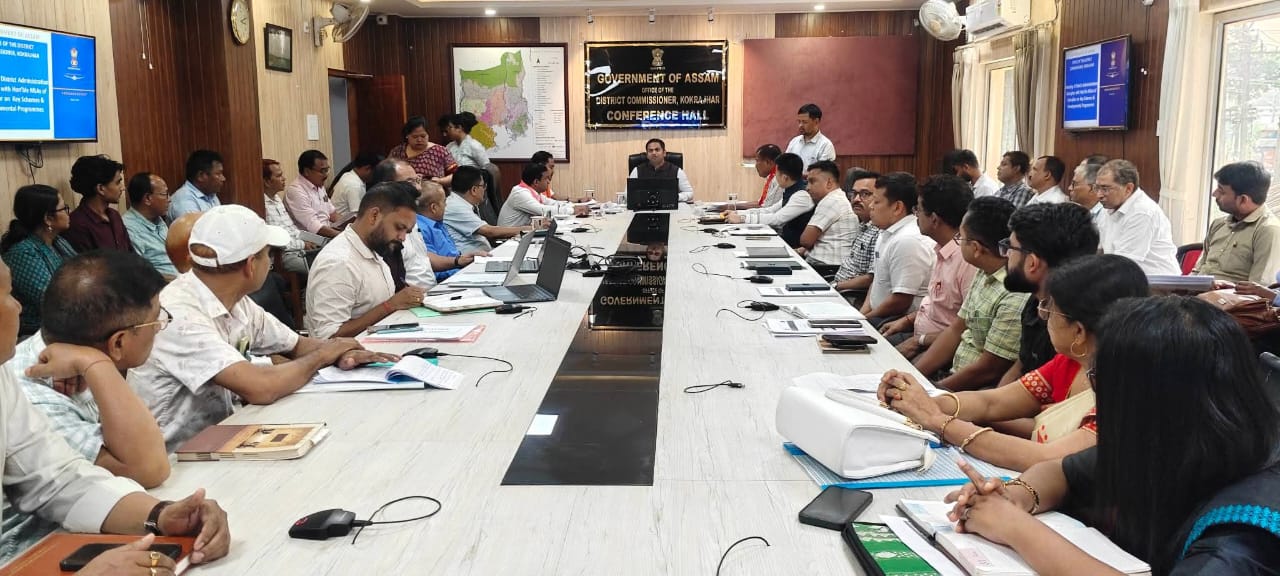 কোকৰাঝাৰ জিলা আয়ুক্তৰ কাৰ্যালয়ত পর্যালোচনা বৈঠক