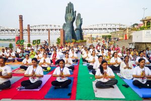 दुनियाभर में आज मनाया जा रहा है 12वां अंतरराष्ट्रीय योग दिवस