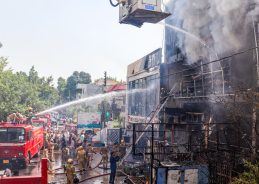 उत्तर प्रदेश सरकार ने लखनऊ अग्निकांड में चार अधिकारियों को निलंबित किया, चार आरोपी गिरफ़्तार