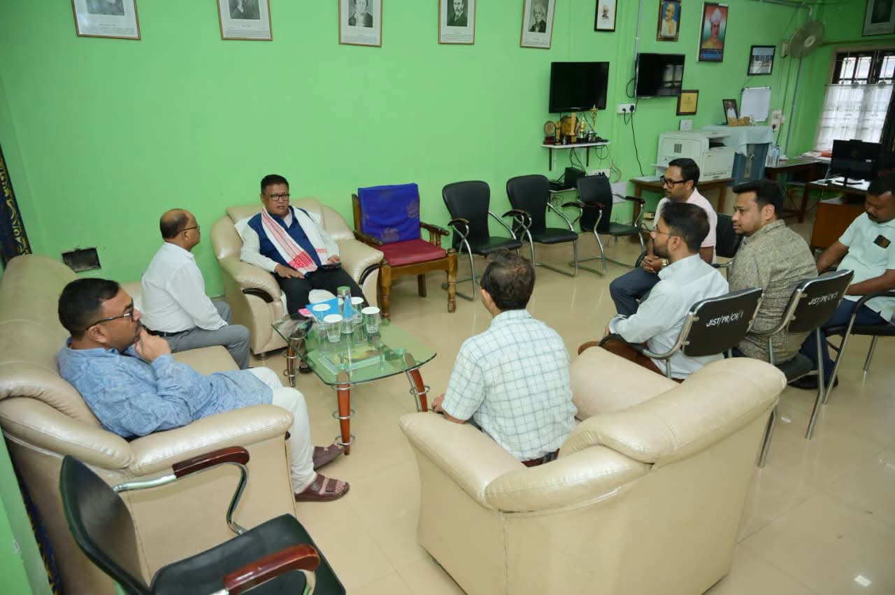যোৰহাটৰ জগন্নাথ বৰুৱা বিশ্ববিদ্যালয় পৰিদৰ্শন শিক্ষামন্ত্রী ডাঃ ৰণোজ পেগুৰ