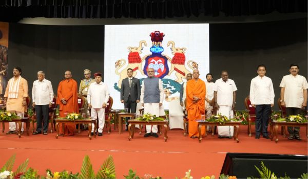 Vice President inaugurates 517th birth anniversary celebrations of Nadaprabhu Kempegowda in Bengaluru