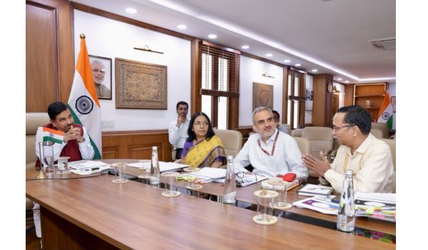 Union Minister Pralhad Joshi reviews onion procurement, revises assured price