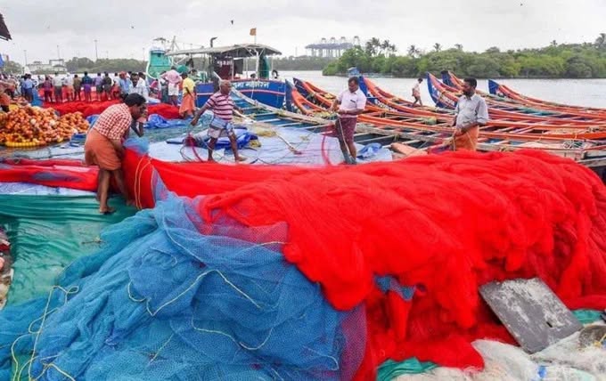 দু-মাস বন্ধ থাকার পর আগামীকাল ১৫ ই জুন থেকে শুরু হচ্ছে, সমুদ্রে মাছ ধরার কাজ। 