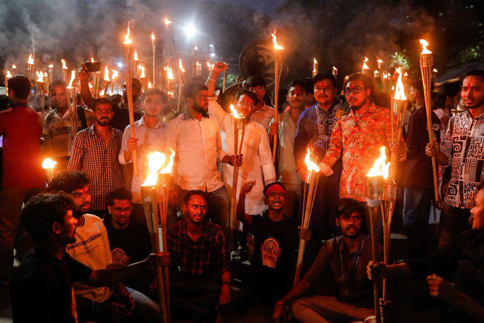 बांग्लादेश में हिंदू समुदाय ने भगवान राम की तस्वीर के कथित अपमान के विरोध में प्रदर्शन किया