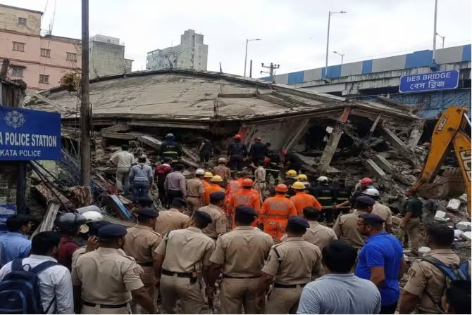 কলকাতার তারাতলায় গোডাউনের শেড ভেঙে বিপর্যয়ের ঘটনায় মৃতের সংখ্যা বেড়ে হয়েছে ১১।