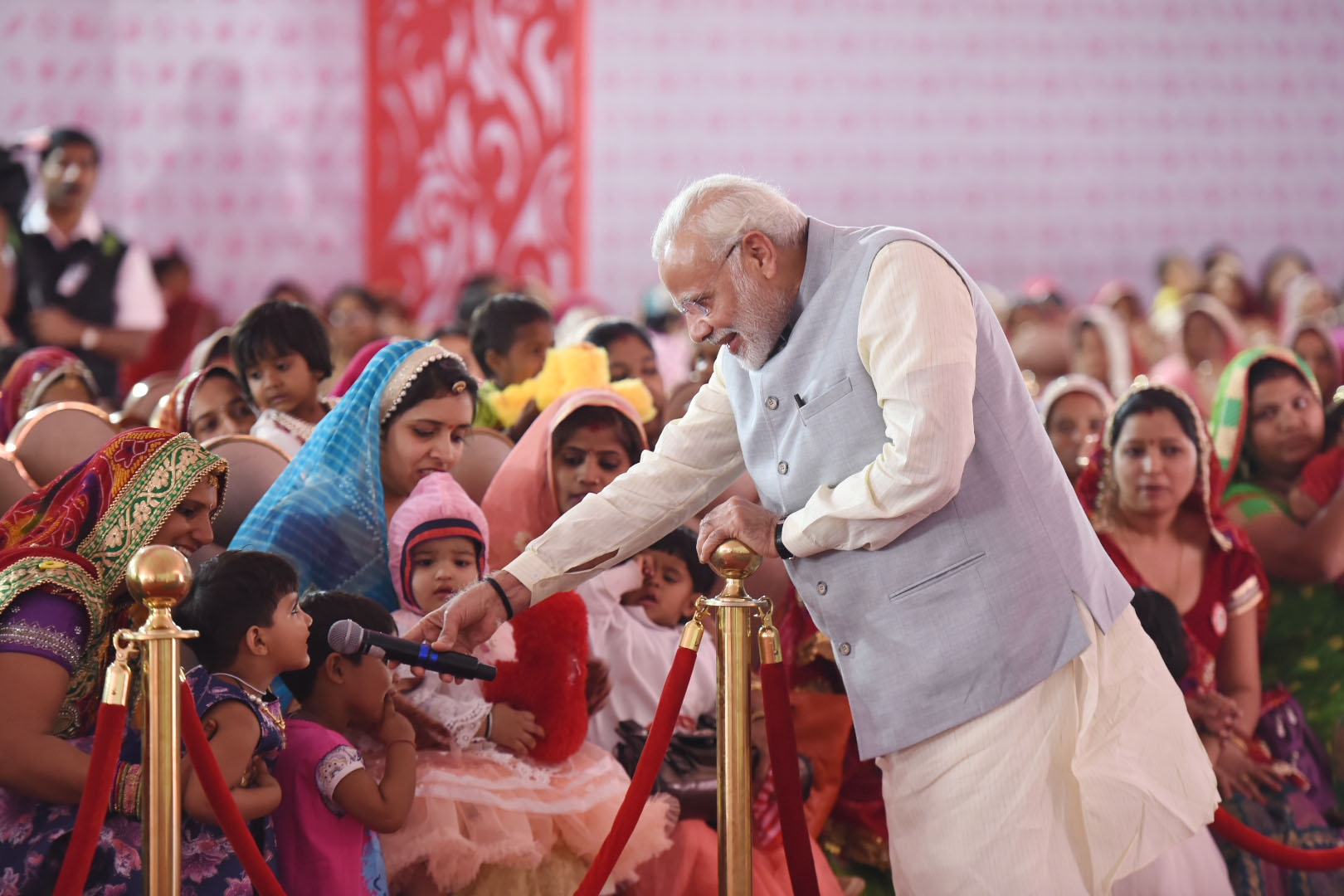 पीएम मोदी ने हर क्षेत्र में महिलाओं की भागीदारी को सराहा