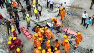 কলকাতার তারাতলায় নির্মীয়মাণ গোডাউনের শেড ভেঙে বিপর্যয়ের ঘটনার কারণ খতিয়ে দেখতে  রাজ্য সরকার ১১ সদস্যের উচ্চ পর্যায়ের একটি তদন্ত কমিটি গঠন করেছে।