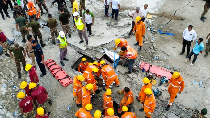 কলকাতার তারাতলায় নির্মীয়মাণ গোডাউনের শেড ভেঙে বিপর্যয়ের ঘটনার কারণ খতিয়ে দেখতে  রাজ্য সরকার ১১ সদস্যের উচ্চ পর্যায়ের একটি তদন্ত কমিটি গঠন করেছে।