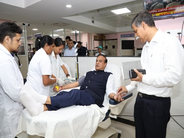 বিশ্ব ৰক্তদাতা দিৱসৰ সৈতে সংগতি ৰাখি অসমৰ বিভিন্ন ঠাইত ৰক্তদান শিবিৰৰ আয়োজন