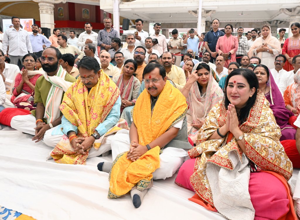 BJP President Nitin Nabin, CM Rekha Gupta offer prayers as PM Modi becomes longest-serving elected PM