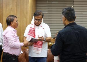 ৰাজ্য চৰকাৰৰ কৰ্মচাৰীসকলে আর্থিক সাহায্য লাভ কৰিব : মুখ্যমন্ত্রী