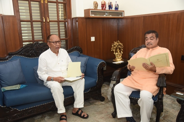 Manipur CM discusses key road infrastructure projects with Union Road Transport Minister 