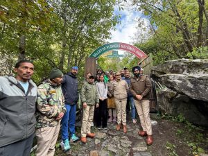 उत्तराखंड: चमोली में स्थित विश्व प्रसिद्ध फूलों की घाटी पर्यटकों के लिए खुली