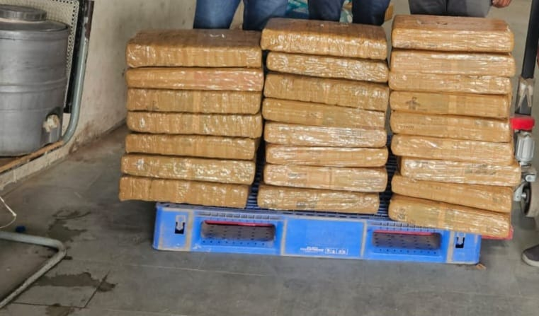 एनसीबी ने यूपी एसटीएफ के साथ संयुक्त अभियान में वाराणसी में गांजा तस्करी गिरोह का किया भंडाफोड़