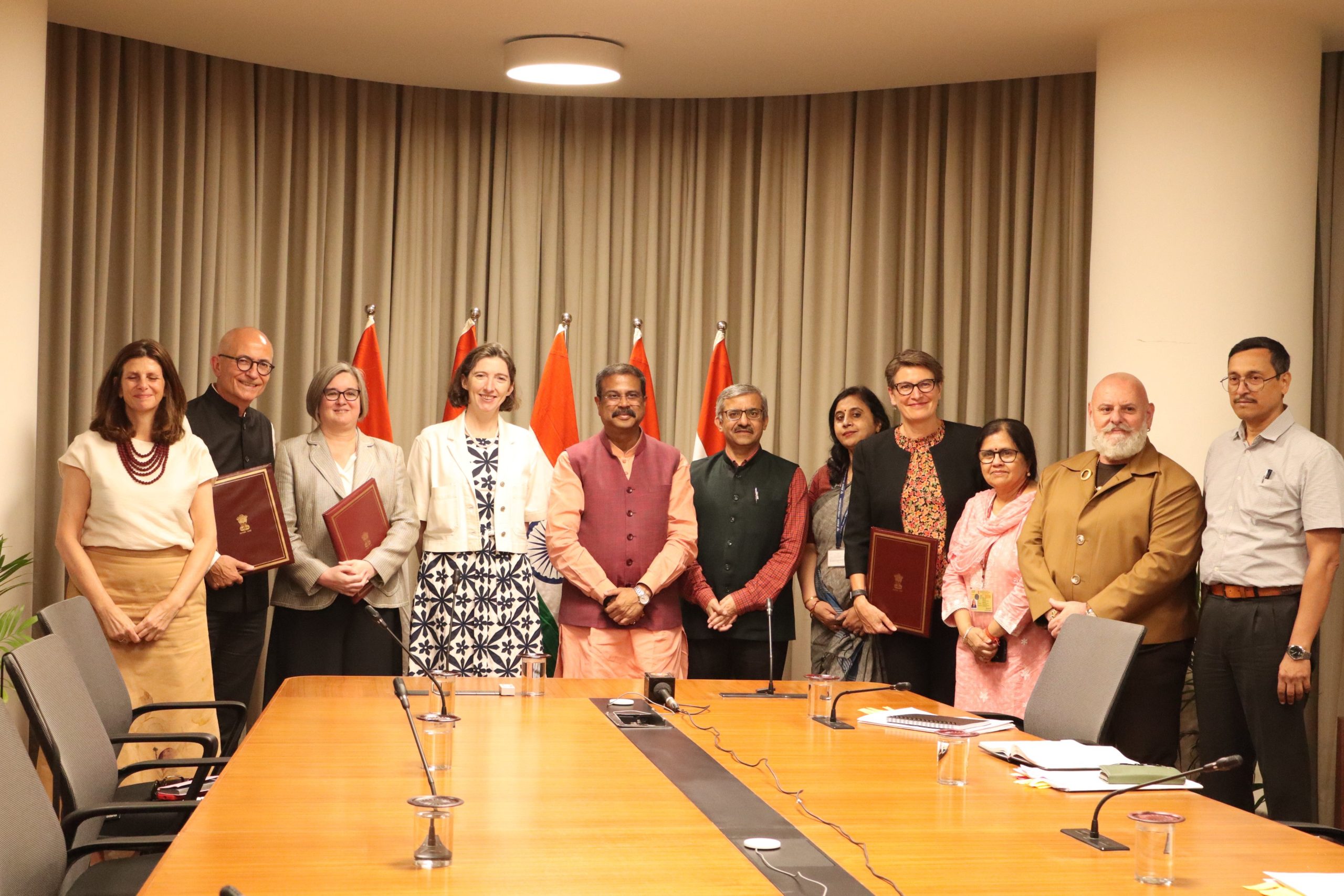 Education Ministry Issues Approval Letters to Three Foreign Higher Education Institutions