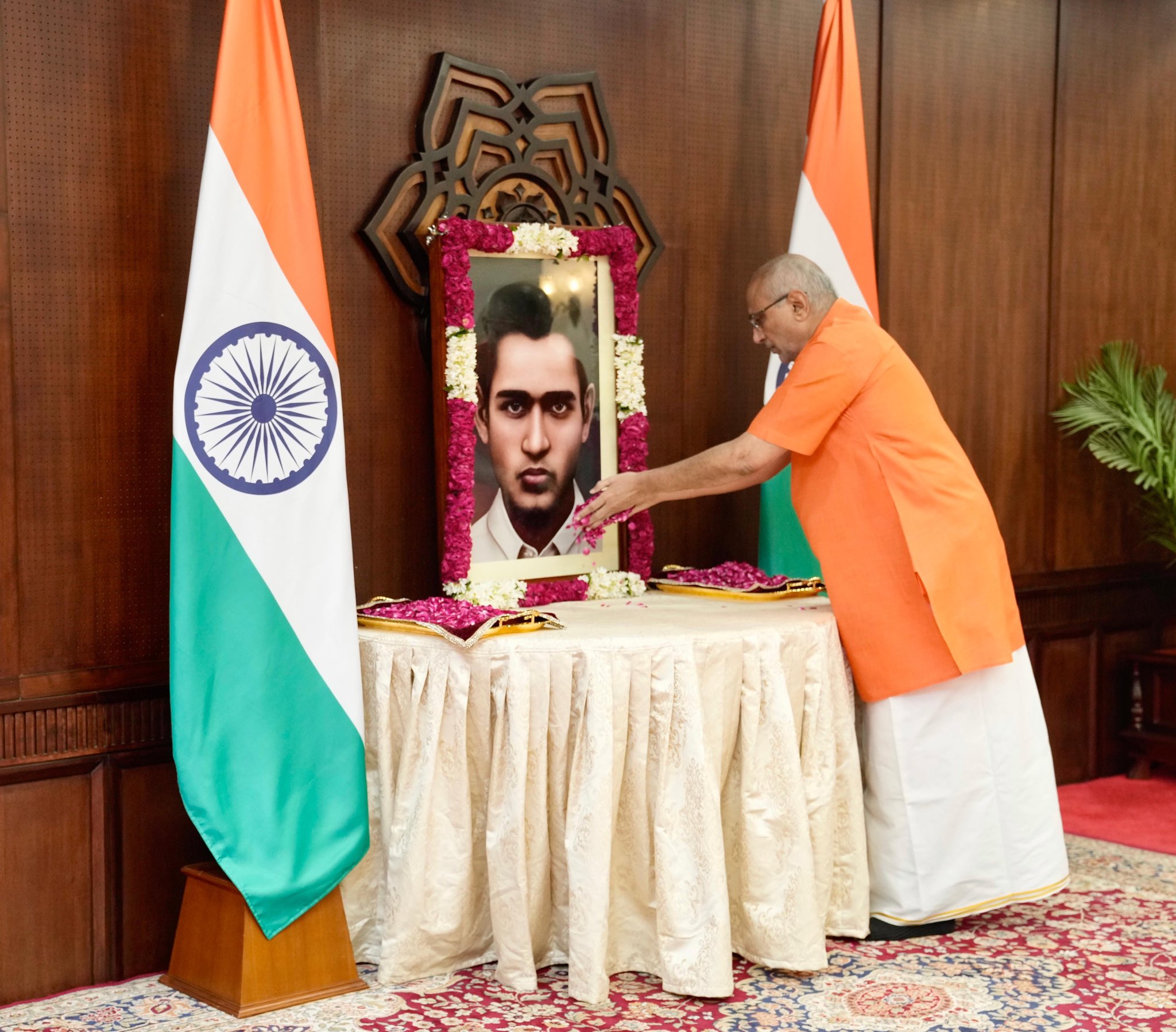 Vice President C. P. Radhakrishnan pays floral tributes to freedom fighter Vanchinathan on death anniversary