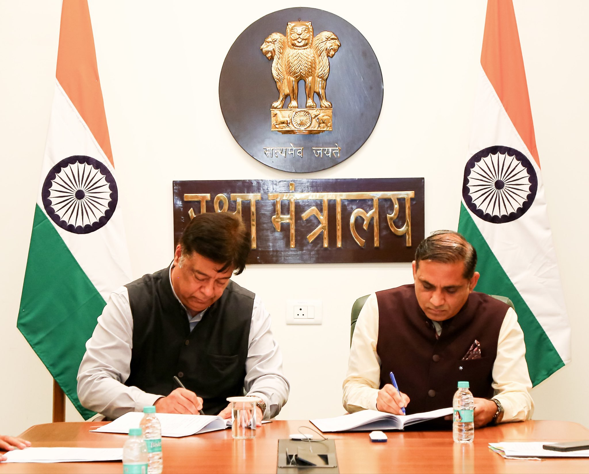 रक्षा मंत्रालय ने भारतीय नौसेना के लिए उन्नत क्षमता के जीएनएसएस जैमर की खरीद के लिए हस्ताक्षर किए