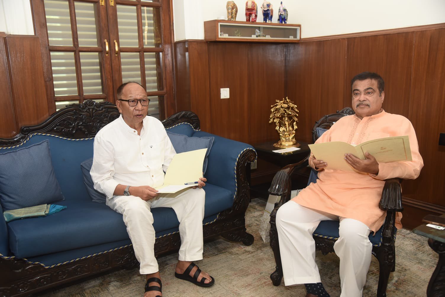 मणिपुर: मुख्यमंत्री युम्नाम खेमचंद सिंह ने केंद्रीय सड़क परिवहन और राजमार्ग मंत्री नितिन गडकरी से मुलाकात की