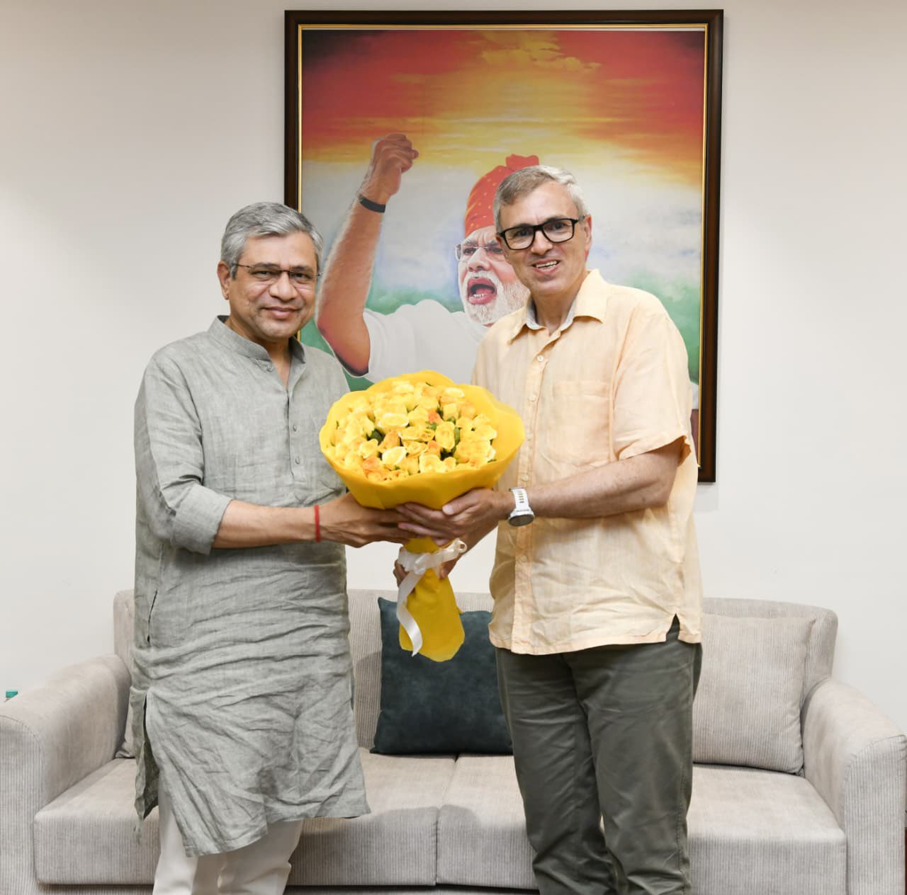 जम्मू-कश्मीर के मुख्यमंत्री उमर अब्दुल्ला ने रेल मंत्री अश्विनी वैष्णव से की मुलाकात