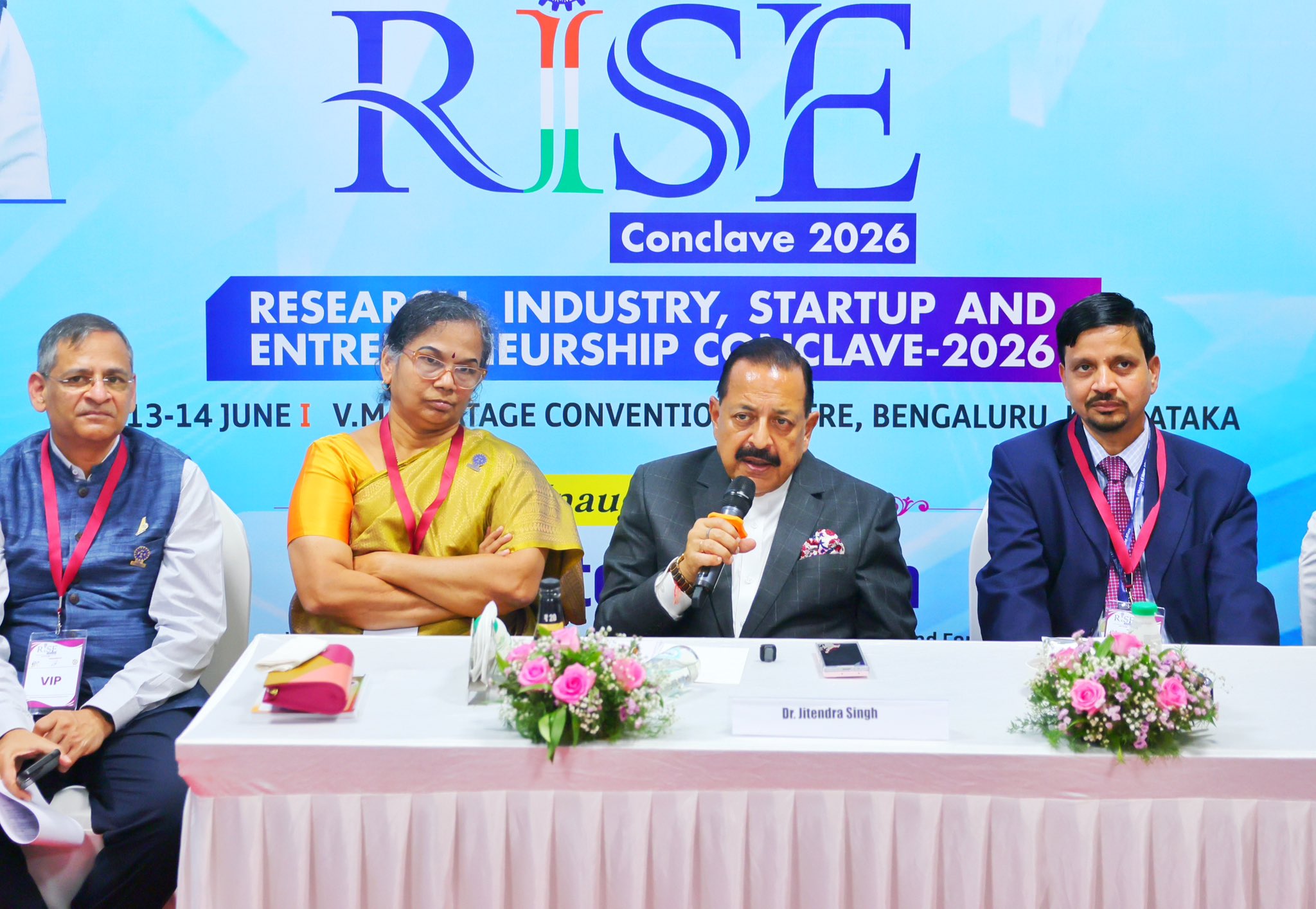 কেন্দ্রীয় মন্ত্রী ড০ জিতেন্দ্র সিঙে কৈছে যে  দেশৰ মহাকাশ অর্থনীতি পৰৱৰ্তী দশকত ৪০০০-৪৫০০ কোটি আমেৰিকান ডলাৰলৈ উন্নীত হোৱাৰ বাবে সাজু হৈছে