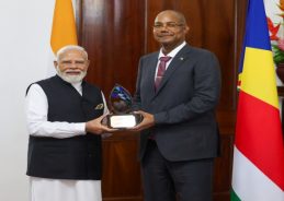 प्रधानमंत्री मोदी सेशेल्स के सर्वोच्च नागरिक सम्मान ‘गार्जियन ऑफ द ब्लू होराइजन’ से सम्मानित