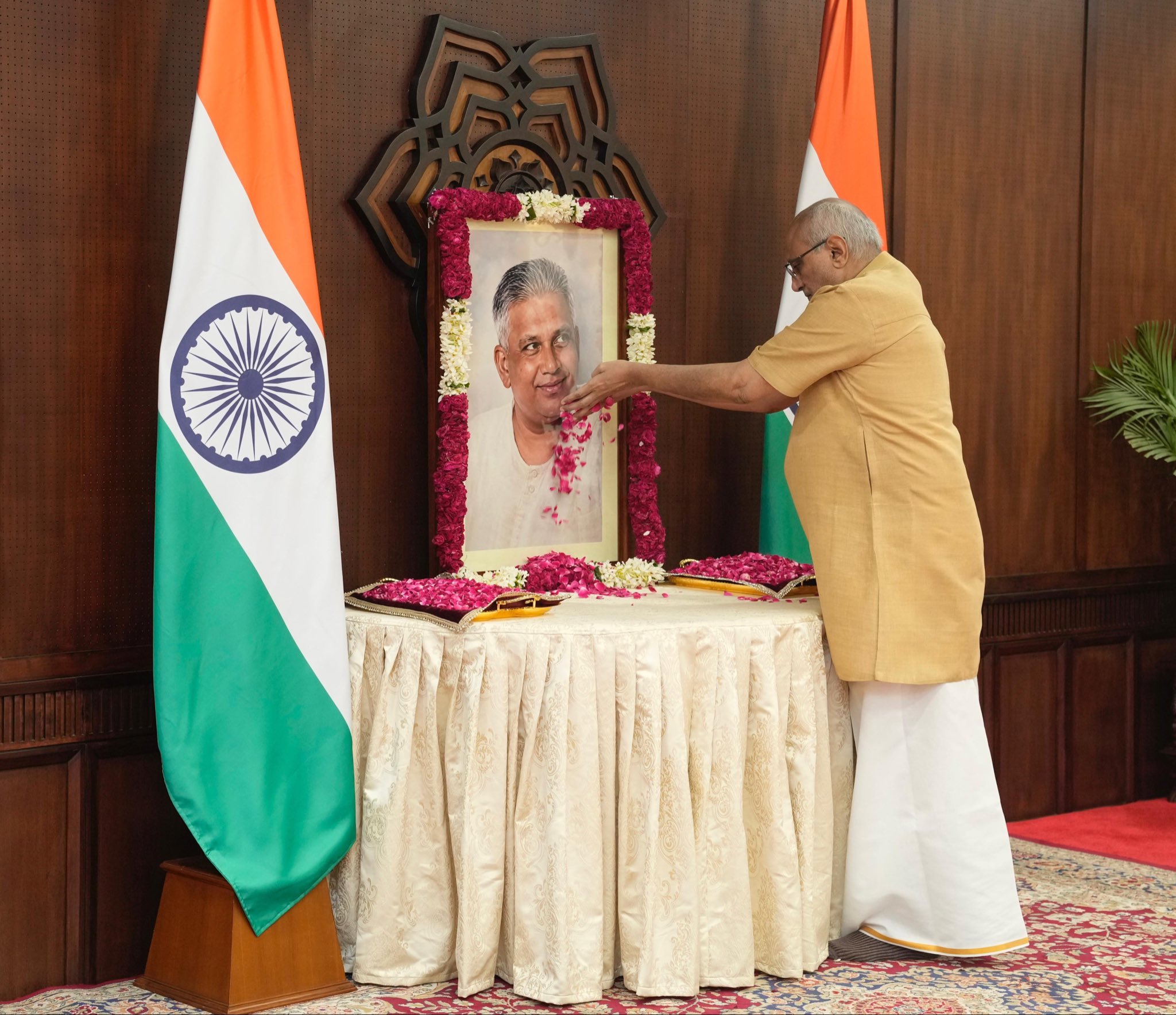 उपराष्ट्रपति सी पी राधाकृष्णन ने स्वतंत्रता सेनानी, समाज सुधारक और लोक सेवक पी. कक्कन की जयंती पर श्रद्धांजलि अर्पित की