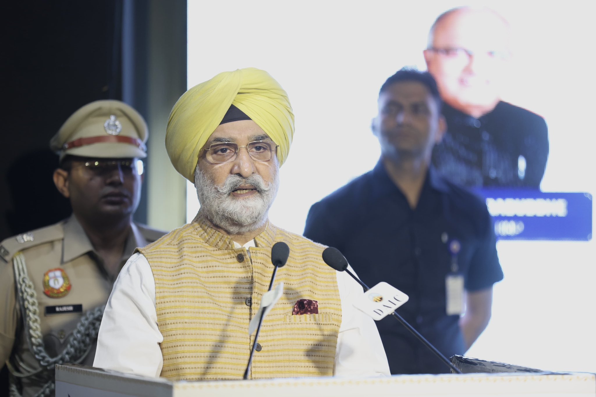 दिल्ली के उपराज्यपाल ने राजधानी में आयोजित एआई फॉर गुड गवर्नेंस संगोष्ठी में हिस्सा लिया