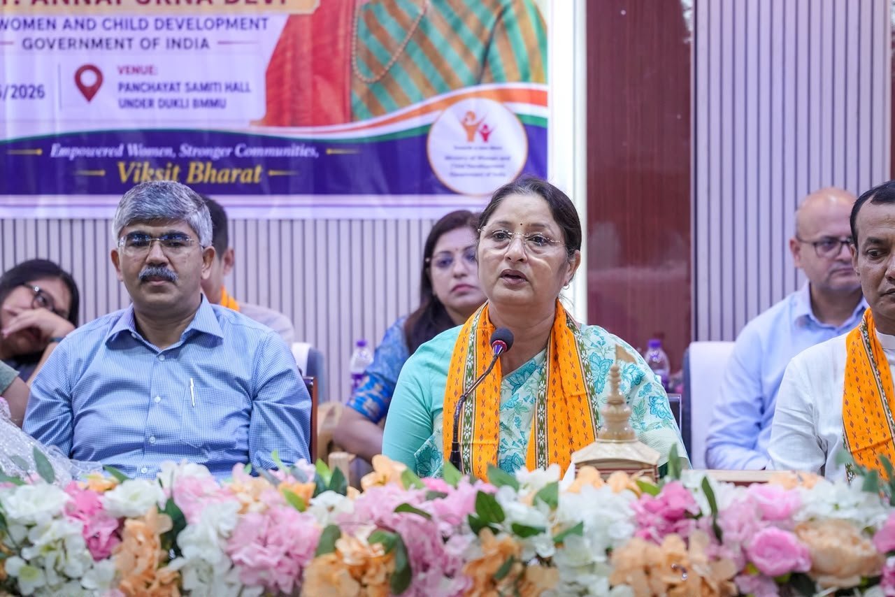 ত্রিপুরায় তিন দিনের সফরে আজ কেন্দ্রীয় নারী ও শিশু বিকাশ মন্ত্রী অন্নপূর্ণা দেবী আগরতলা পৌরনিগমের মহিলা কাউন্সিলর এবং স্থানীয় মহিলা স্বনির্ভর গোষ্ঠীর সদস্যদের সঙ্গে মতবিনিময় করেন।