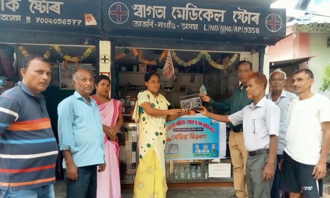 আকাশবাণীৰ ৯০বৰ্ষপূৰ্তি উপলক্ষে মধ্য অসম ৰেডিঅ’ শ্ৰোতা সংঘৰ আজি ৰেডিঅ’ বিতৰণ