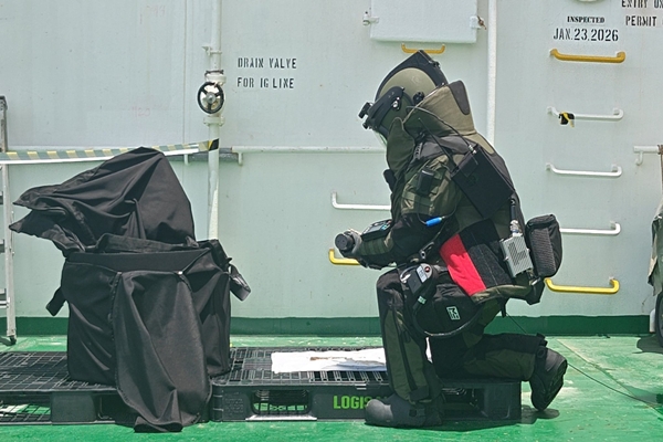 Indian Navy successfully recovered unexploded missile warhead from commercial oil tanker