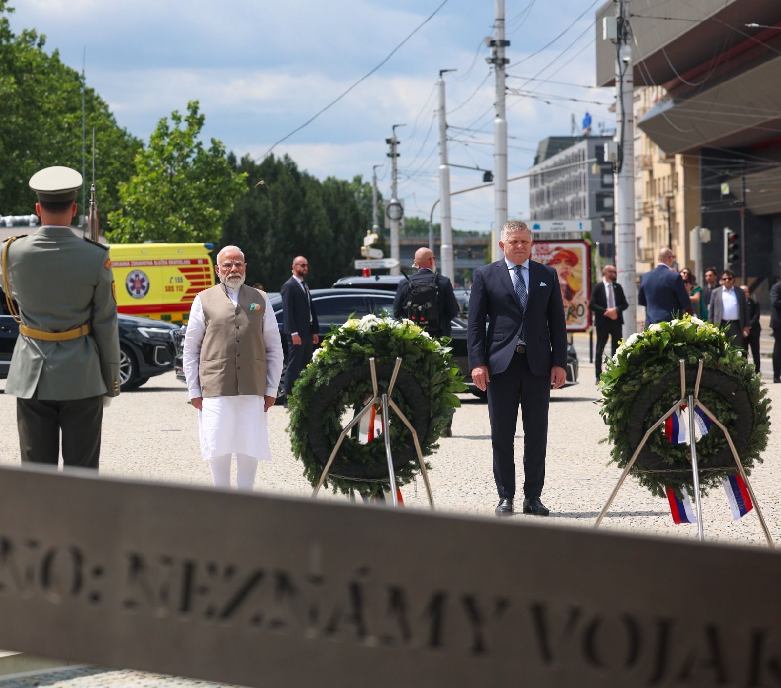 PM Modi with his Slovak counterpart Robert Fico lay wreath at Tomb of the Unknown Soldier