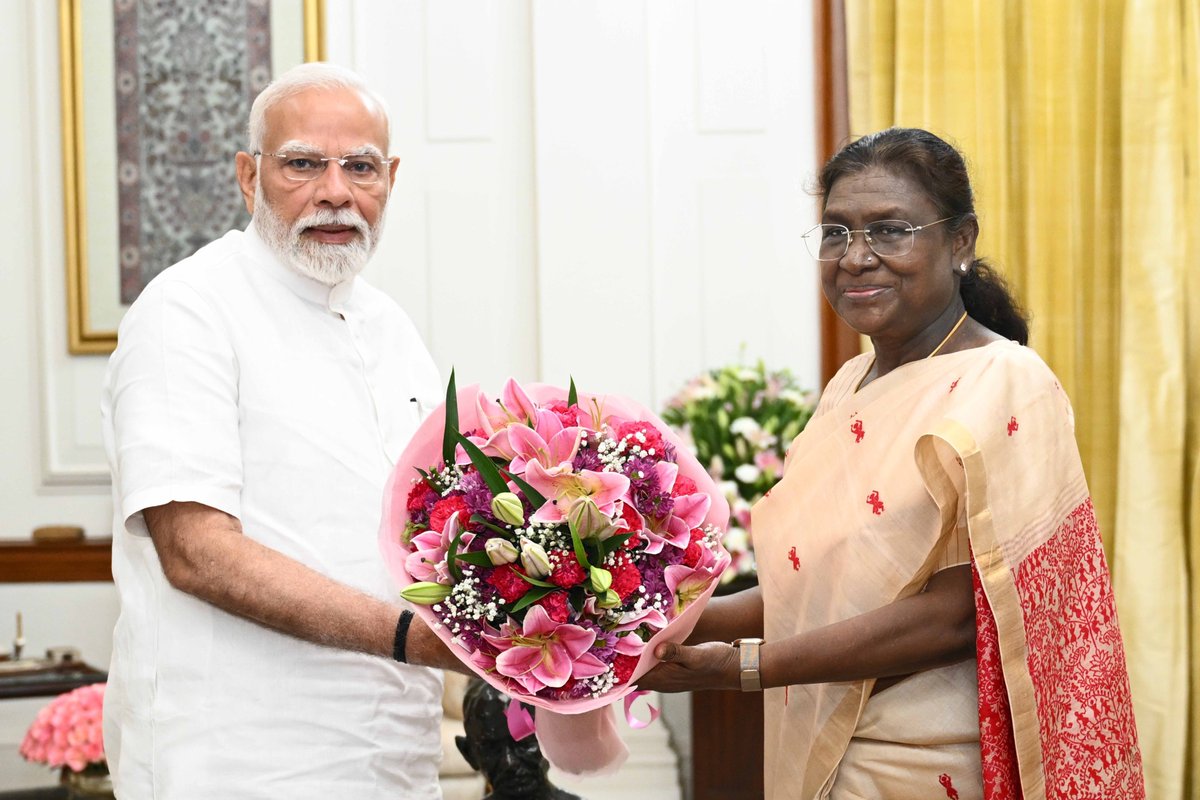 প্রধানমন্ত্ৰী মোদীক ৰাষ্ট্ৰপতি দ্রৌপদী মুৰ্মুৰ অভিনন্দন জ্ঞাপন