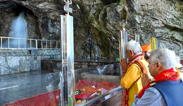 Jammu & Kashmir Lieutenant Governor Manoj Sinha Performs ‘Pratham Puja’ at Shri Amarnath Ji Shrine