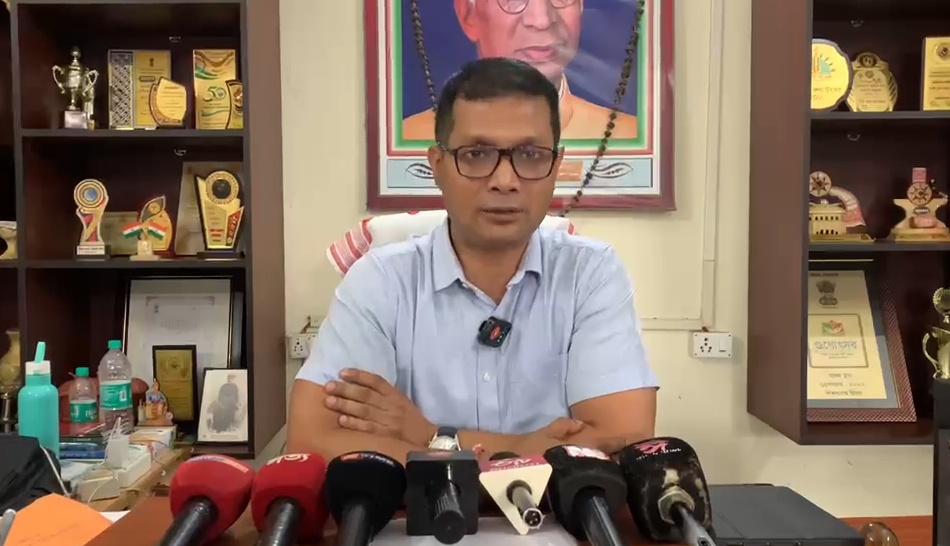 শিৱসাগৰত শিক্ষাৰ্থীৰ স্কুল বেগৰ ওজন নিৰ্ধাৰণ  নিৰ্দেশনা জাৰি জিলা শিক্ষা বিভাগৰ