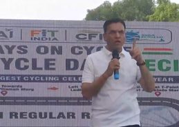 Union Minister Mansukh Mandaviya participates in 77th Fit India Sundays on Cycle initiative